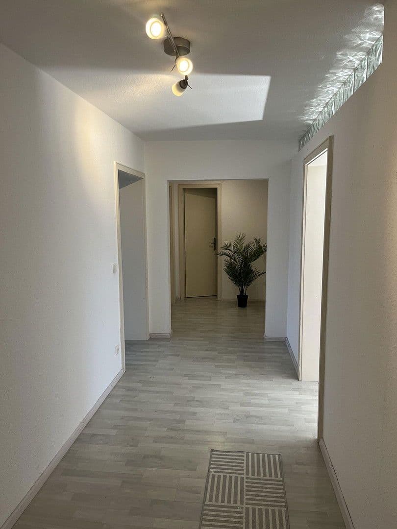 Prenájom bytu 3-izbový 101 m², Eisenbahnstr. 14-16, Kaiserslautern, Porýnie-Falcko Prenájom bytu 3-izbový 101 m², Eisenbahnstr. 14-16, Kaiserslautern, Porýnie-Falcko