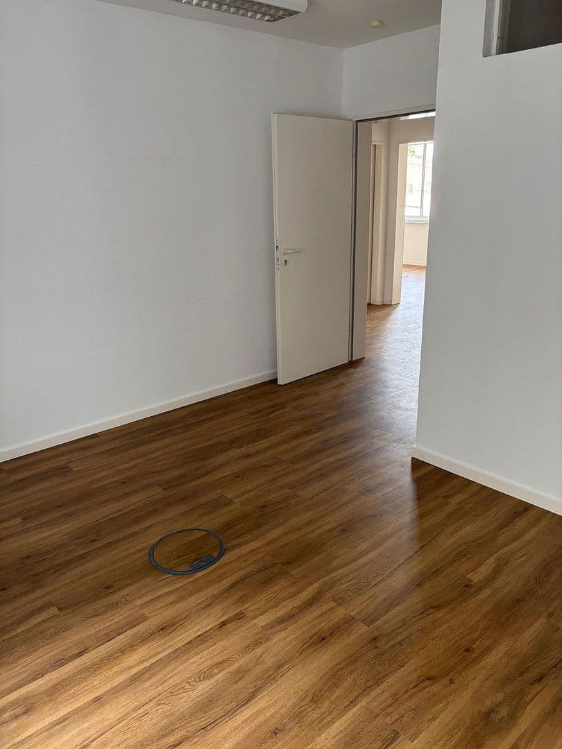 Prenájom kancelárie 89 m², Heinrich-Mann-Straße 13, Schwerin, Meklenbursko-Predpomoransko Prenájom kancelárie 89 m², Heinrich-Mann-Straße 13, Schwerin, Meklenbursko-Predpomoransko