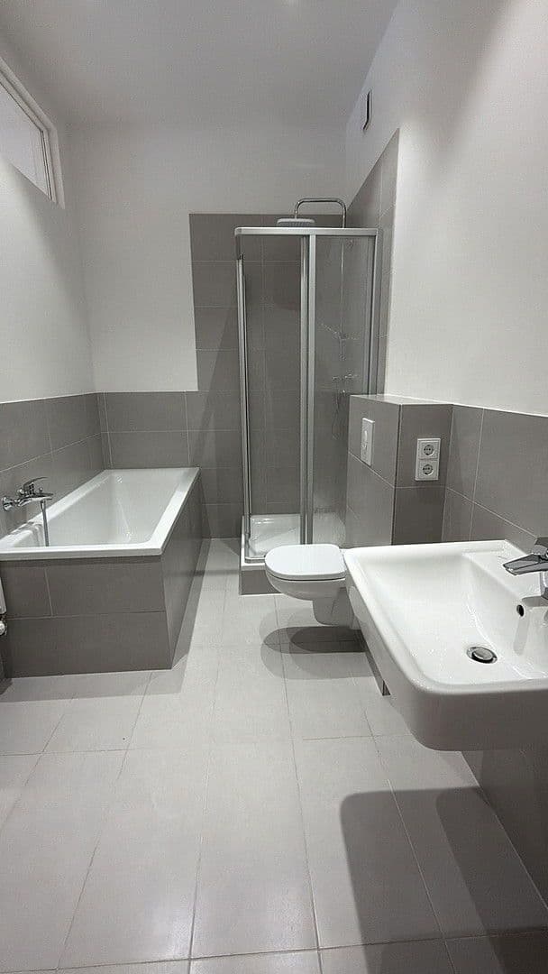 Prenájom bytu 4-izbový 104 m², Seelenbinder Straße, Leipzig, Sasko Prenájom bytu 4-izbový 104 m², Seelenbinder Straße, Leipzig, Sasko