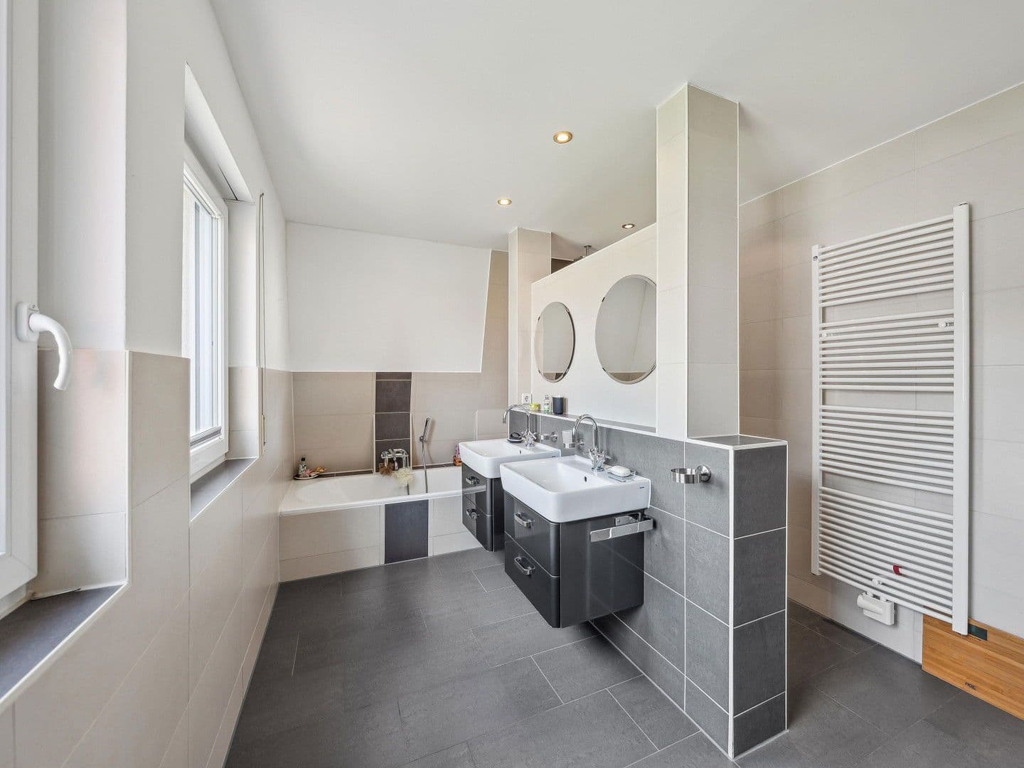 Predaj domu 198 m², pozemek 1.394 m², Falkensee, Brandenbursko Predaj domu 198 m², pozemek 1.394 m², Falkensee, Brandenbursko