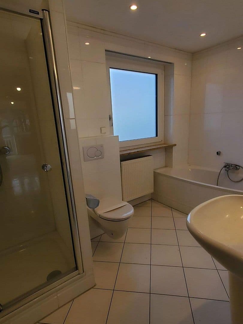 Prenájom domu 154 m², pozemek 414 m², Fürstenfeldbruck, Bavorsko Prenájom domu 154 m², pozemek 414 m², Fürstenfeldbruck, Bavorsko