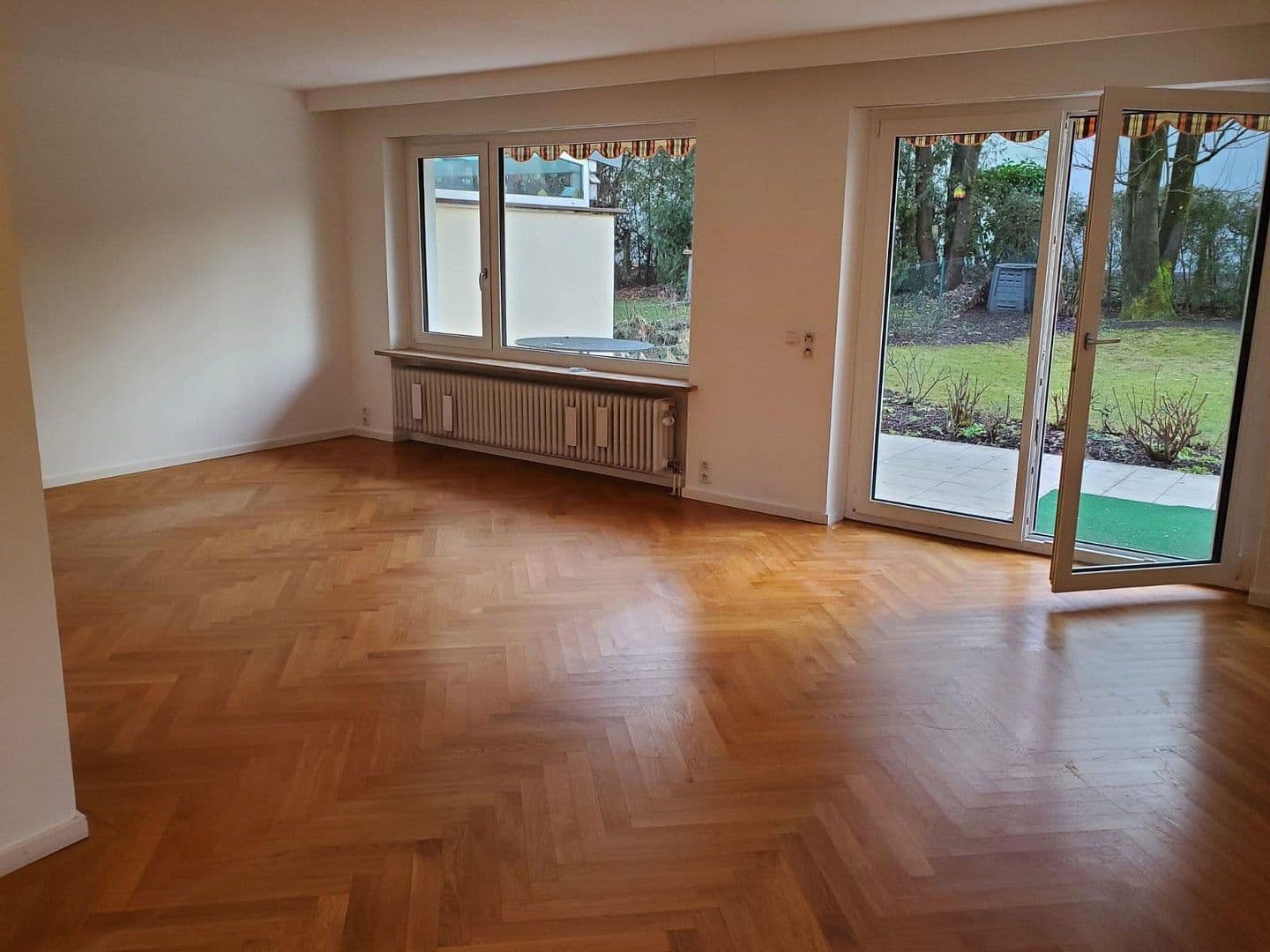 Prenájom domu 154 m², pozemek 414 m², Fürstenfeldbruck, Bavorsko Prenájom domu 154 m², pozemek 414 m², Fürstenfeldbruck, Bavorsko