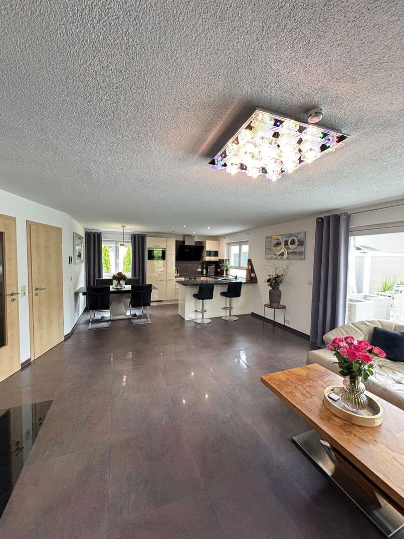 Predaj domu 165 m², pozemek 1.300 m², Forchtenberg, Bádensko-Wurttembersko Predaj domu 165 m², pozemek 1.300 m², Forchtenberg, Bádensko-Wurttembersko