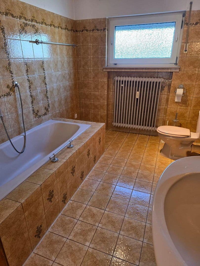 Prenájom bytu 3-izbový 120 m², Wilhelmstraße 12, Karben, Hesensko Prenájom bytu 3-izbový 120 m², Wilhelmstraße 12, Karben, Hesensko