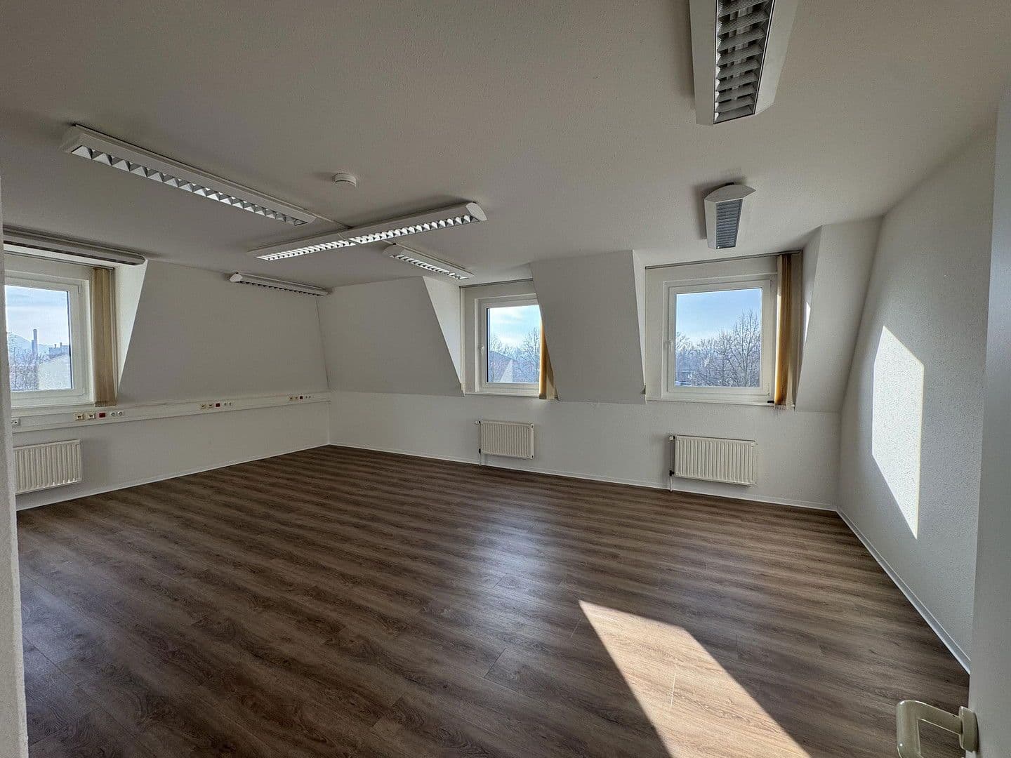 Prenájom kancelárie 117 m², Im Mühlenbruch 1, Königswinter, Severné Porýnie - Westfálsko Prenájom kancelárie 117 m², Im Mühlenbruch 1, Königswinter, Severné Porýnie - Westfálsko
