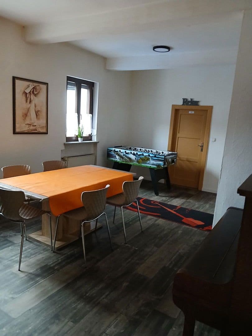 Prenájom bytu 5-izbový 135 m², Forchheimer Str. 7, Baiersdorf, Bavorsko Prenájom bytu 5-izbový 135 m², Forchheimer Str. 7, Baiersdorf, Bavorsko