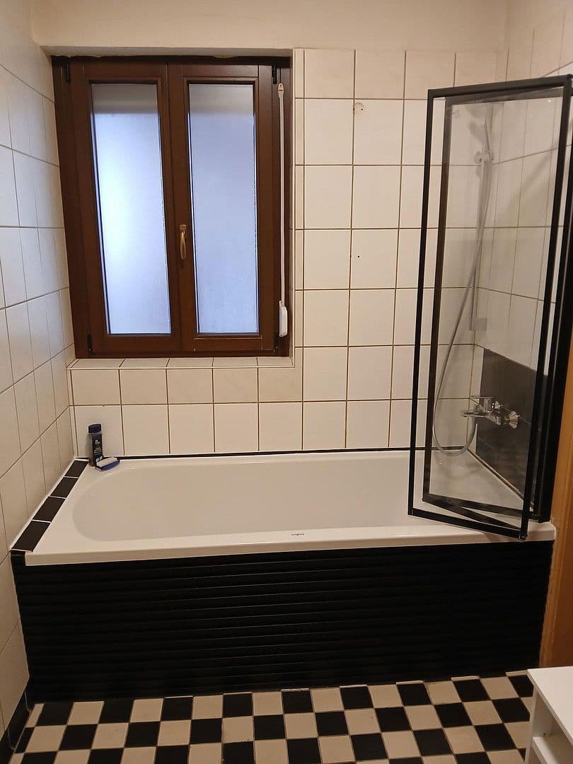 Prenájom bytu 5-izbový 135 m², Forchheimer Str. 7, Baiersdorf, Bavorsko Prenájom bytu 5-izbový 135 m², Forchheimer Str. 7, Baiersdorf, Bavorsko