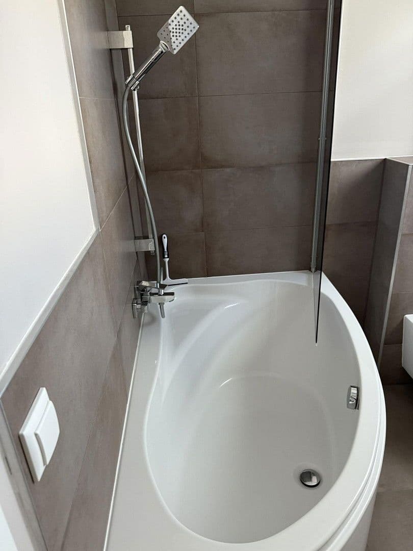 Predaj domu 146 m², pozemek 148 m², Oligschlägerweg 17, Solingen, Severné Porýnie - Westfálsko Predaj domu 146 m², pozemek 148 m², Oligschlägerweg 17, Solingen, Severné Porýnie - Westfálsko