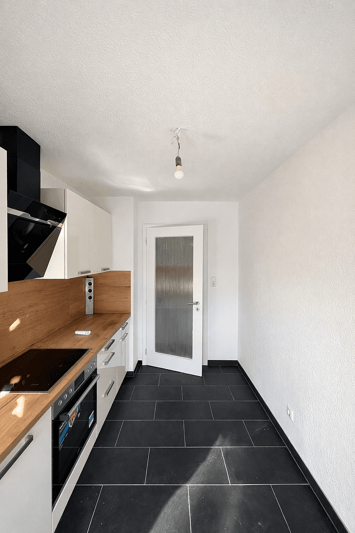 Prenájom bytu 3-izbový 86 m², Ulm, Bádensko-Wurttembersko Prenájom bytu 3-izbový 86 m², Ulm, Bádensko-Wurttembersko