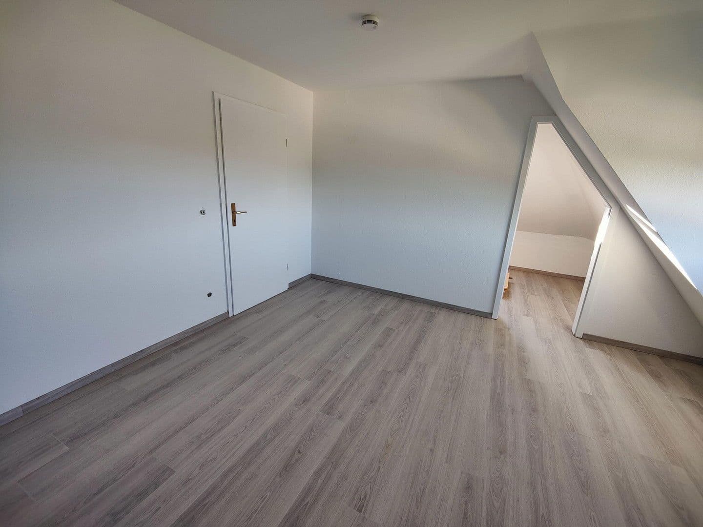 Prenájom bytu 2-izbový 63 m², Ellwangen (Jagst), Bádensko-Wurttembersko Prenájom bytu 2-izbový 63 m², Ellwangen (Jagst), Bádensko-Wurttembersko