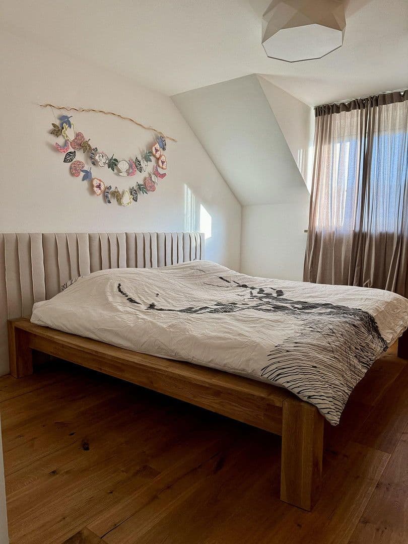 Prenájom bytu 4-izbový 90 m², München, Bavorsko Prenájom bytu 4-izbový 90 m², München, Bavorsko