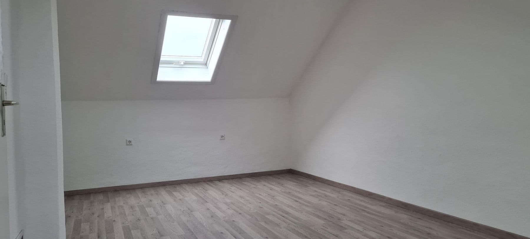 Prenájom domu 107 m², pozemek 239 m², Ehningen, Bádensko-Wurttembersko Prenájom domu 107 m², pozemek 239 m², Ehningen, Bádensko-Wurttembersko