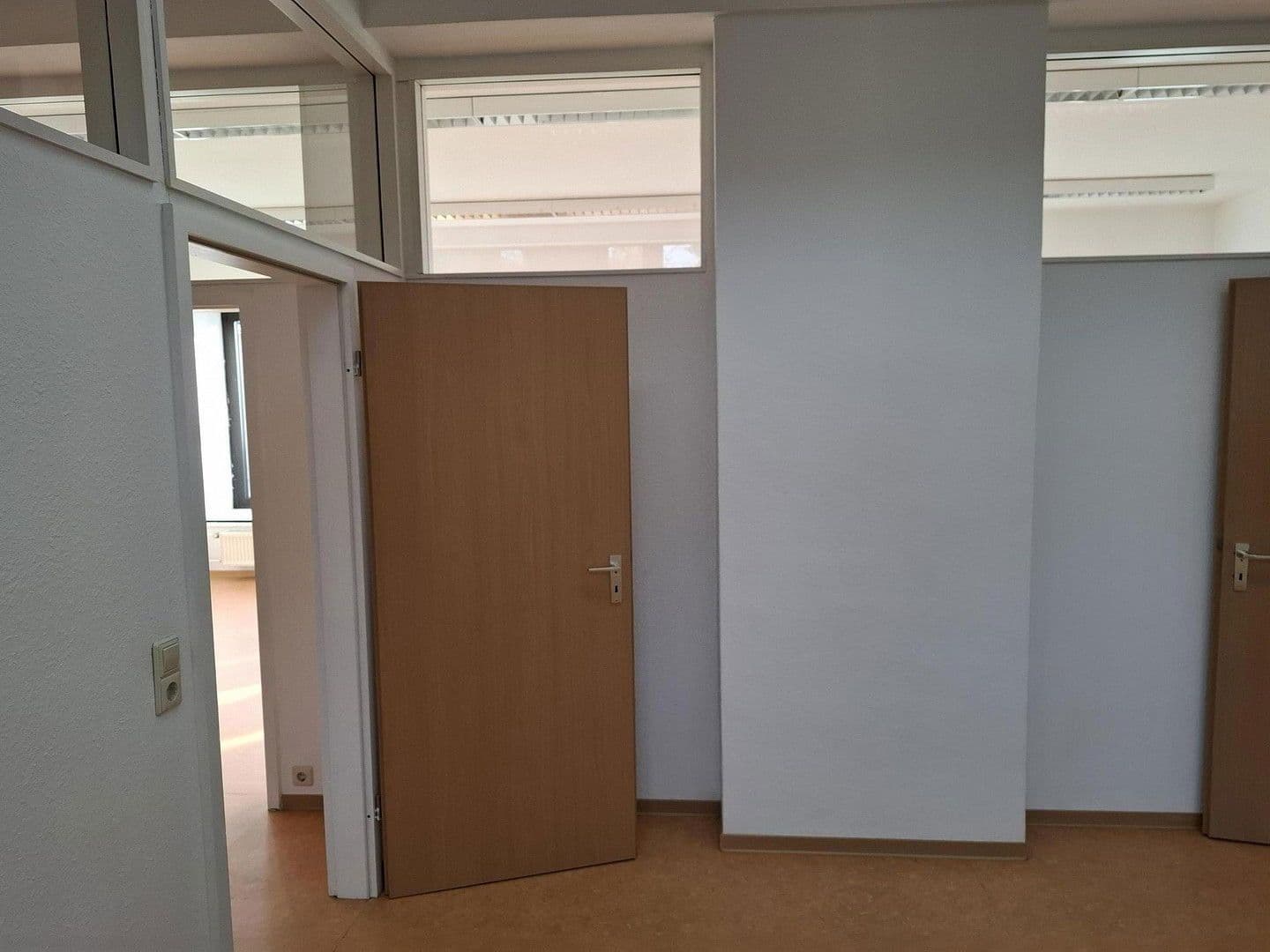 Prenájom kancelárie 102 m², Filderstadt, Bádensko-Wurttembersko Prenájom kancelárie 102 m², Filderstadt, Bádensko-Wurttembersko