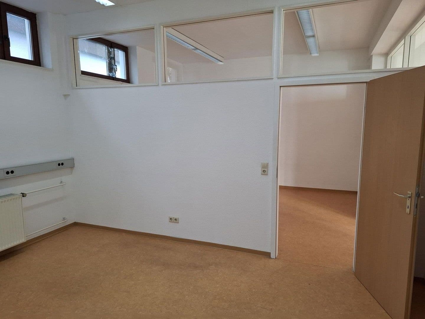 Prenájom kancelárie 102 m², Filderstadt, Bádensko-Wurttembersko Prenájom kancelárie 102 m², Filderstadt, Bádensko-Wurttembersko