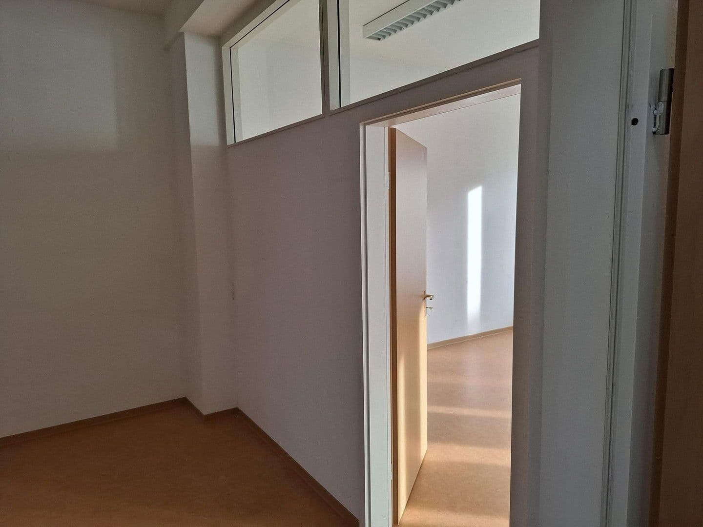 Prenájom kancelárie 102 m², Filderstadt, Bádensko-Wurttembersko Prenájom kancelárie 102 m², Filderstadt, Bádensko-Wurttembersko