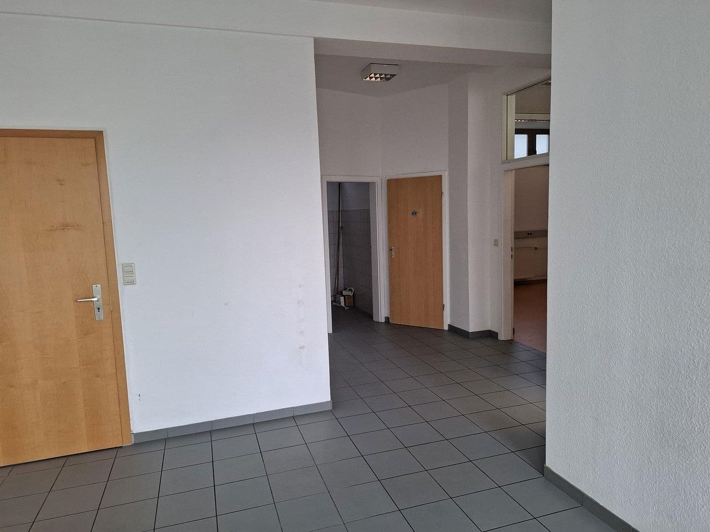 Prenájom kancelárie 102 m², Filderstadt, Bádensko-Wurttembersko Prenájom kancelárie 102 m², Filderstadt, Bádensko-Wurttembersko