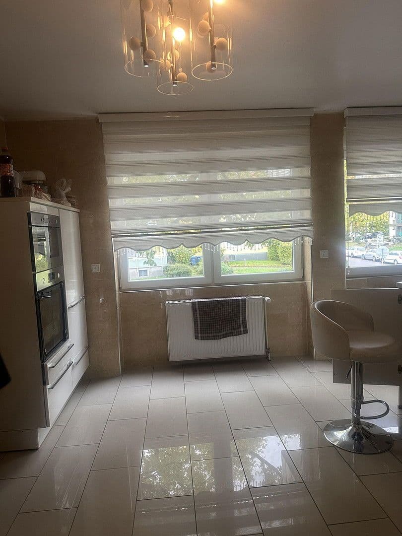 Prenájom bytu 7-izbový 211 m², Leverkusen, Severné Porýnie - Westfálsko Prenájom bytu 7-izbový 211 m², Leverkusen, Severné Porýnie - Westfálsko