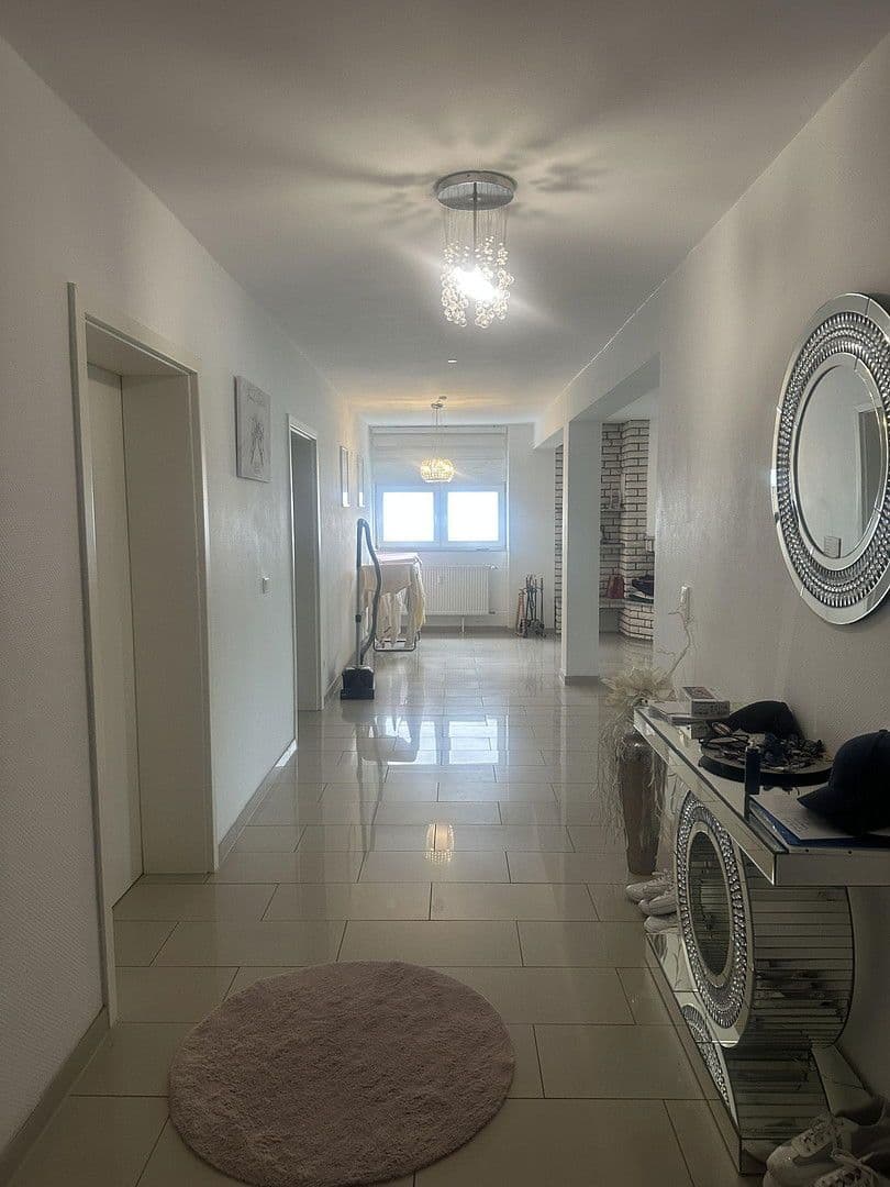 Prenájom bytu 7-izbový 211 m², Leverkusen, Severné Porýnie - Westfálsko Prenájom bytu 7-izbový 211 m², Leverkusen, Severné Porýnie - Westfálsko