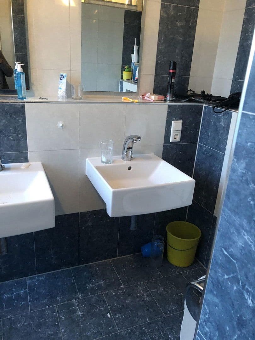 Prenájom bytu 7-izbový 211 m², Leverkusen, Severné Porýnie - Westfálsko Prenájom bytu 7-izbový 211 m², Leverkusen, Severné Porýnie - Westfálsko