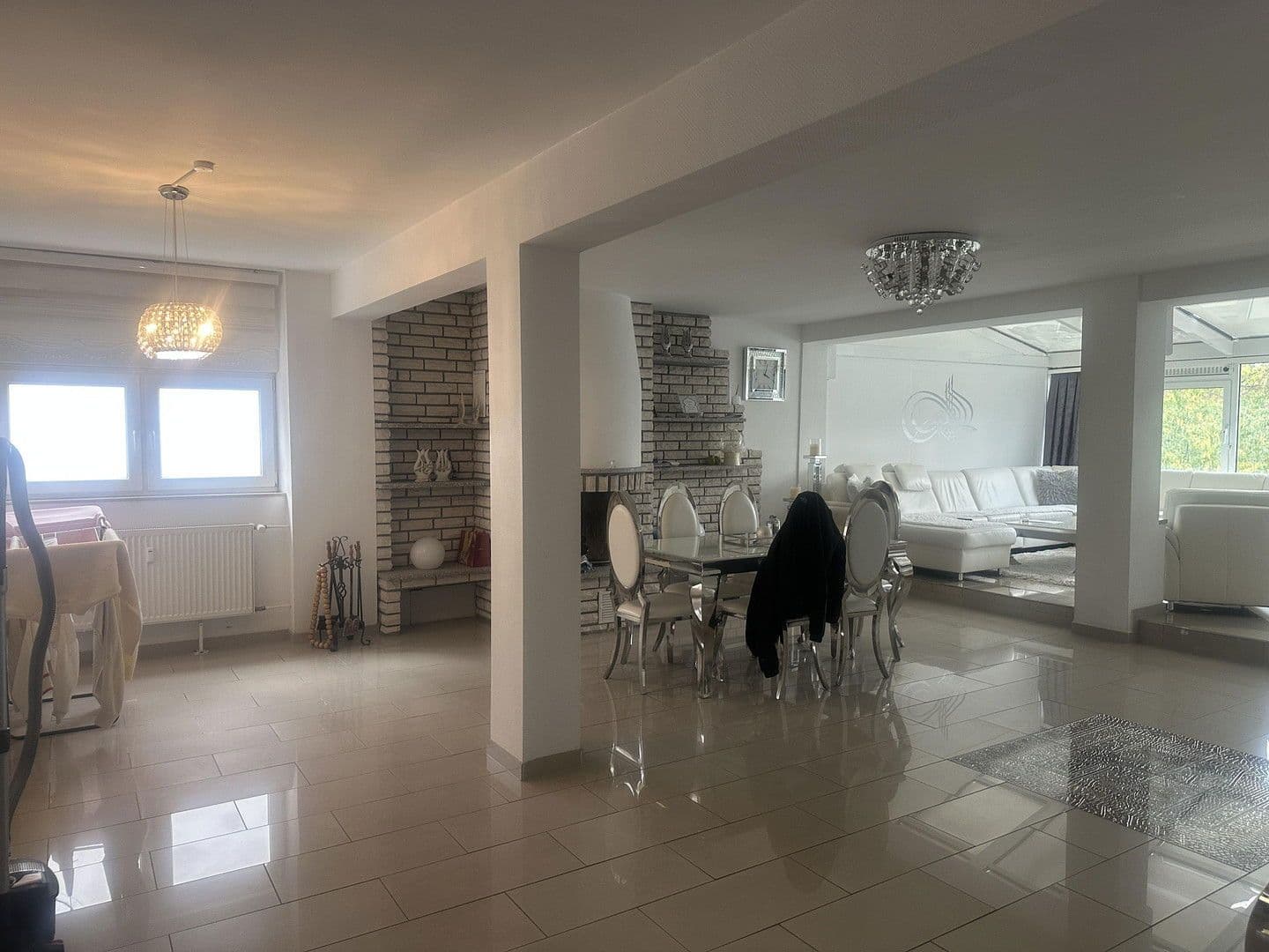 Prenájom bytu 7-izbový 211 m², Leverkusen, Severné Porýnie - Westfálsko Prenájom bytu 7-izbový 211 m², Leverkusen, Severné Porýnie - Westfálsko