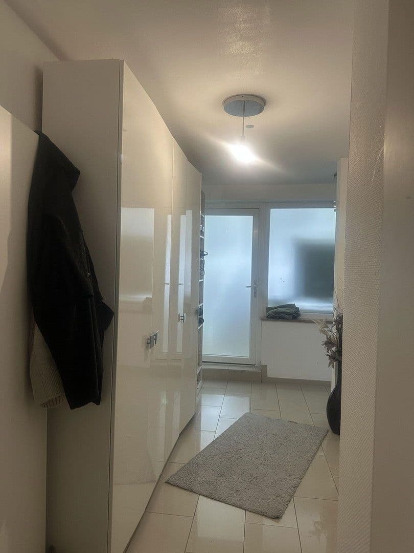 Prenájom bytu 7-izbový 211 m², Leverkusen, Severné Porýnie - Westfálsko Prenájom bytu 7-izbový 211 m², Leverkusen, Severné Porýnie - Westfálsko