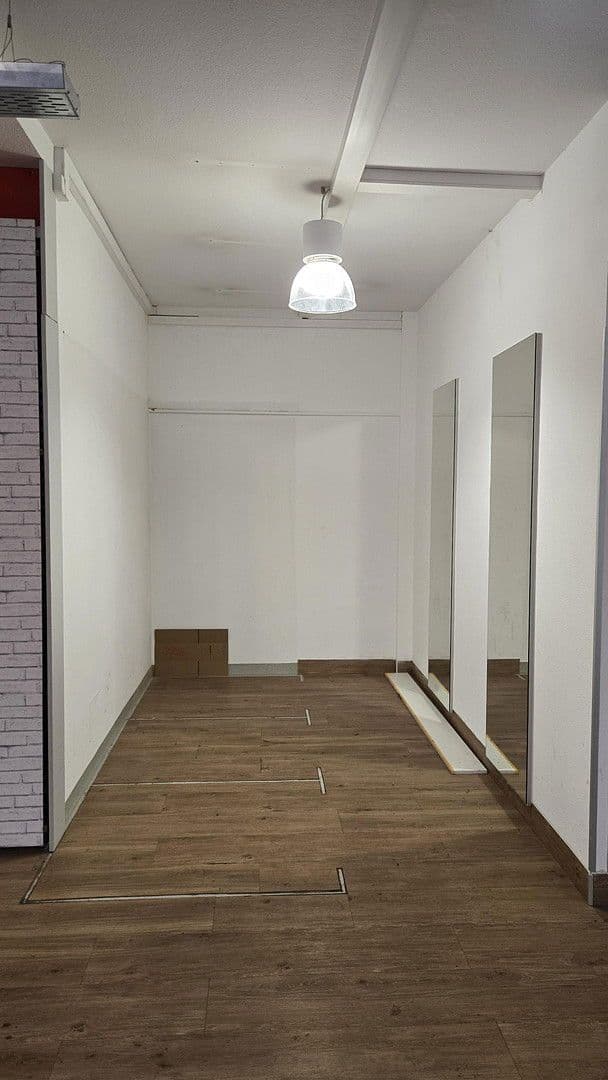 Prenájom nebytového priestoru 310 m², Scheffelstraße 5, Singen (Hohentwiel), Bádensko-Wurttembersko Prenájom nebytového priestoru 310 m², Scheffelstraße 5, Singen (Hohentwiel), Bádensko-Wurttembersko