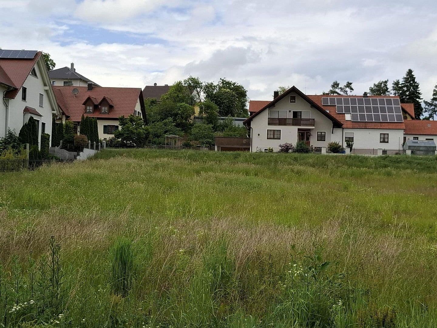 Predaj pozemku 718 m², Gartenweg 1 - 1b, Berg im Gau, Bavorsko Predaj pozemku 718 m², Gartenweg 1 - 1b, Berg im Gau, Bavorsko