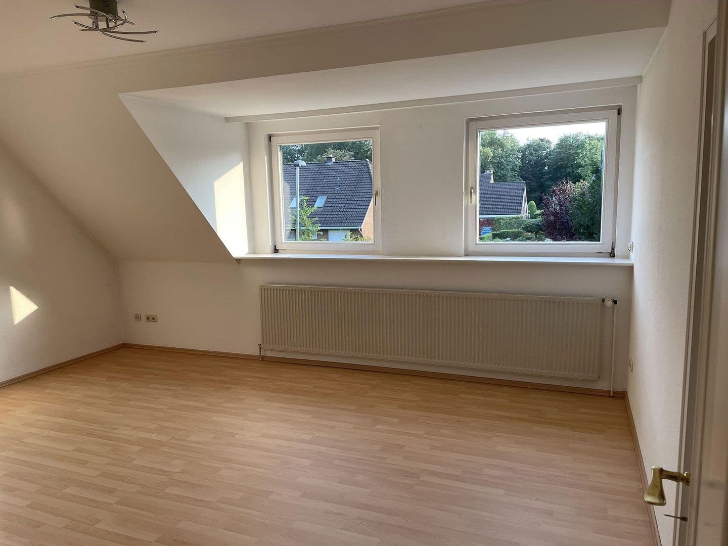 Predaj domu 144 m², pozemek 355 m², Rellingen, Šlezvicko-Holštajnsko Predaj domu 144 m², pozemek 355 m², Rellingen, Šlezvicko-Holštajnsko