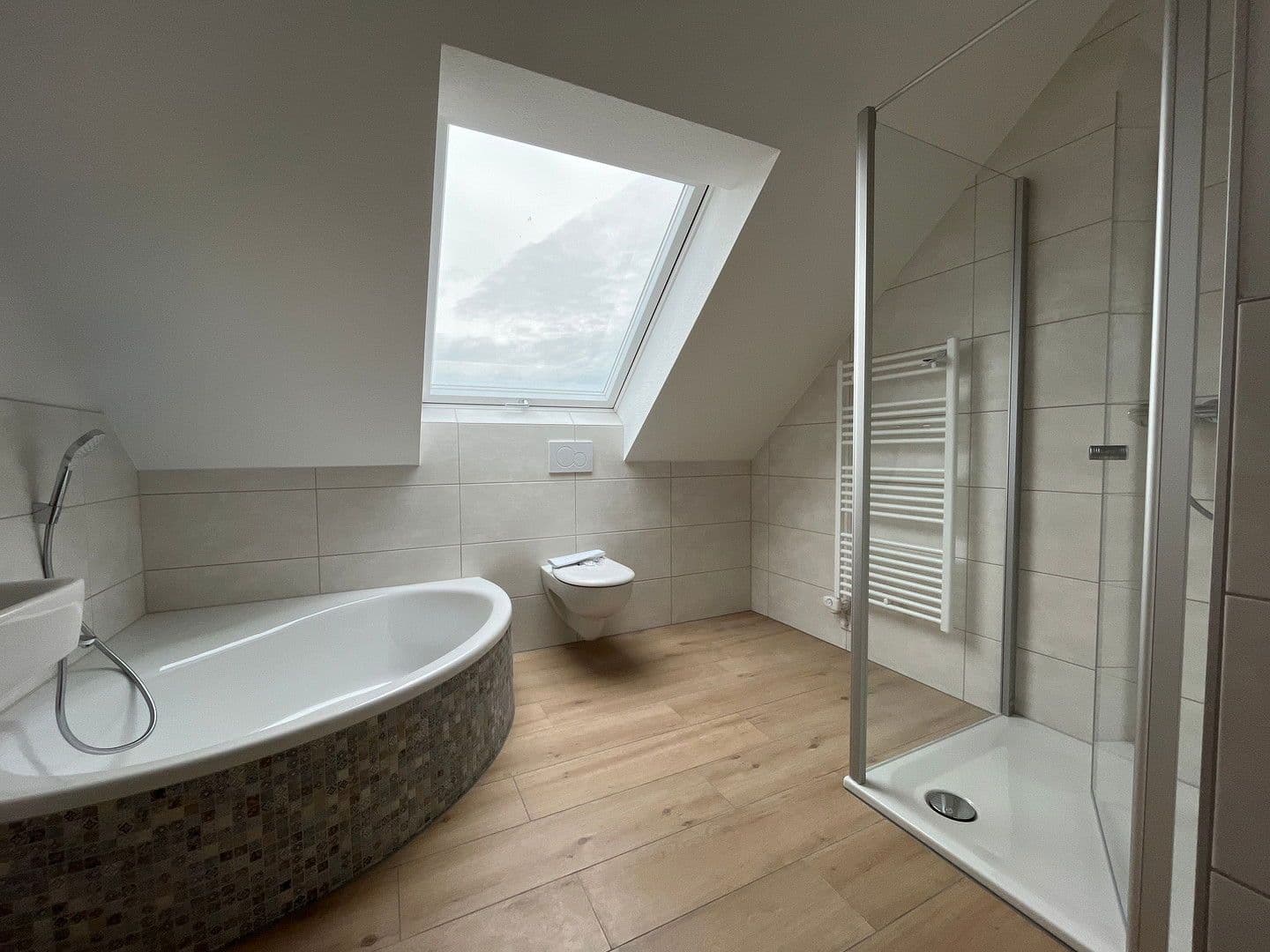 Prenájom domu 144 m², pozemek 252 m², Haibach, Bavorsko Prenájom domu 144 m², pozemek 252 m², Haibach, Bavorsko