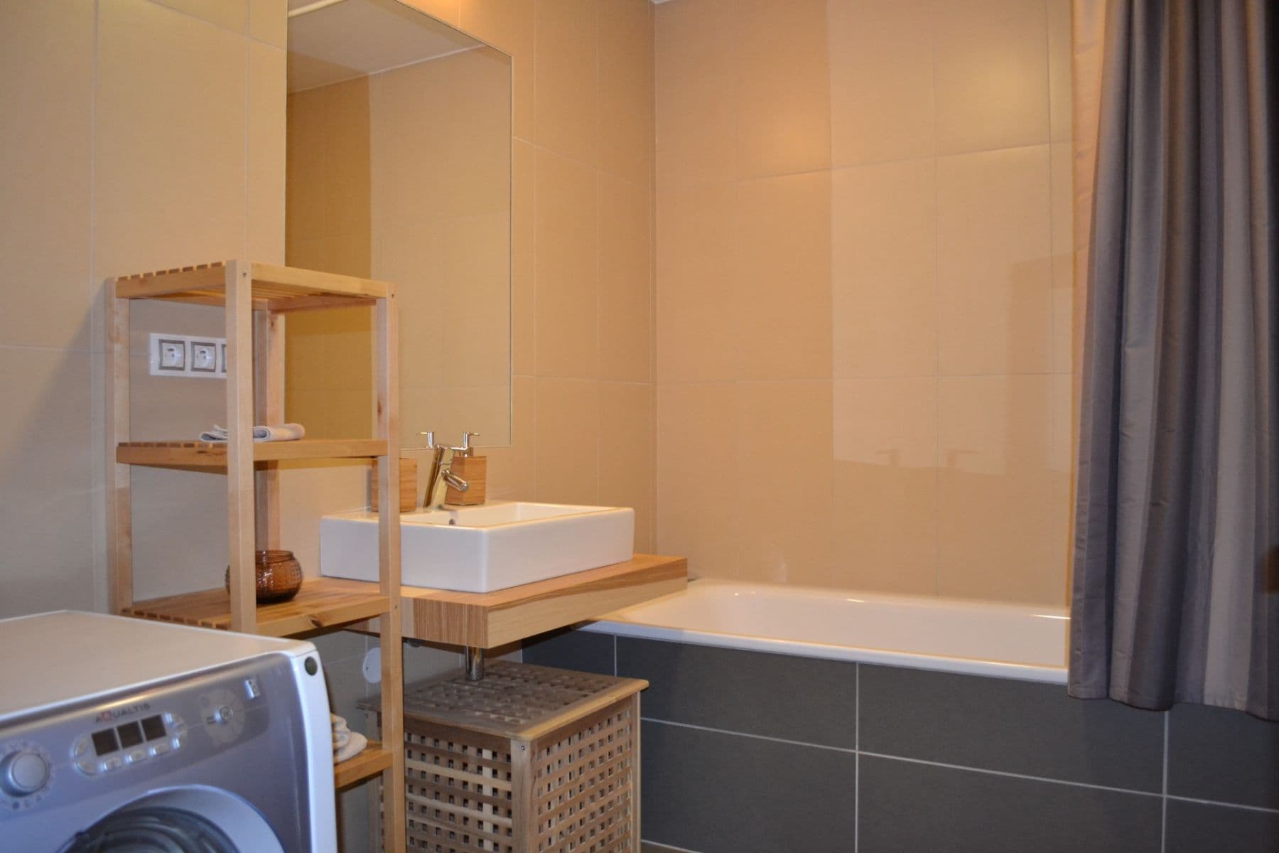 Prenájom bytu 2-izbový 55 m², Křižíkova, Praha, Praha Prenájom bytu 2-izbový 55 m², Křižíkova, Praha, Praha