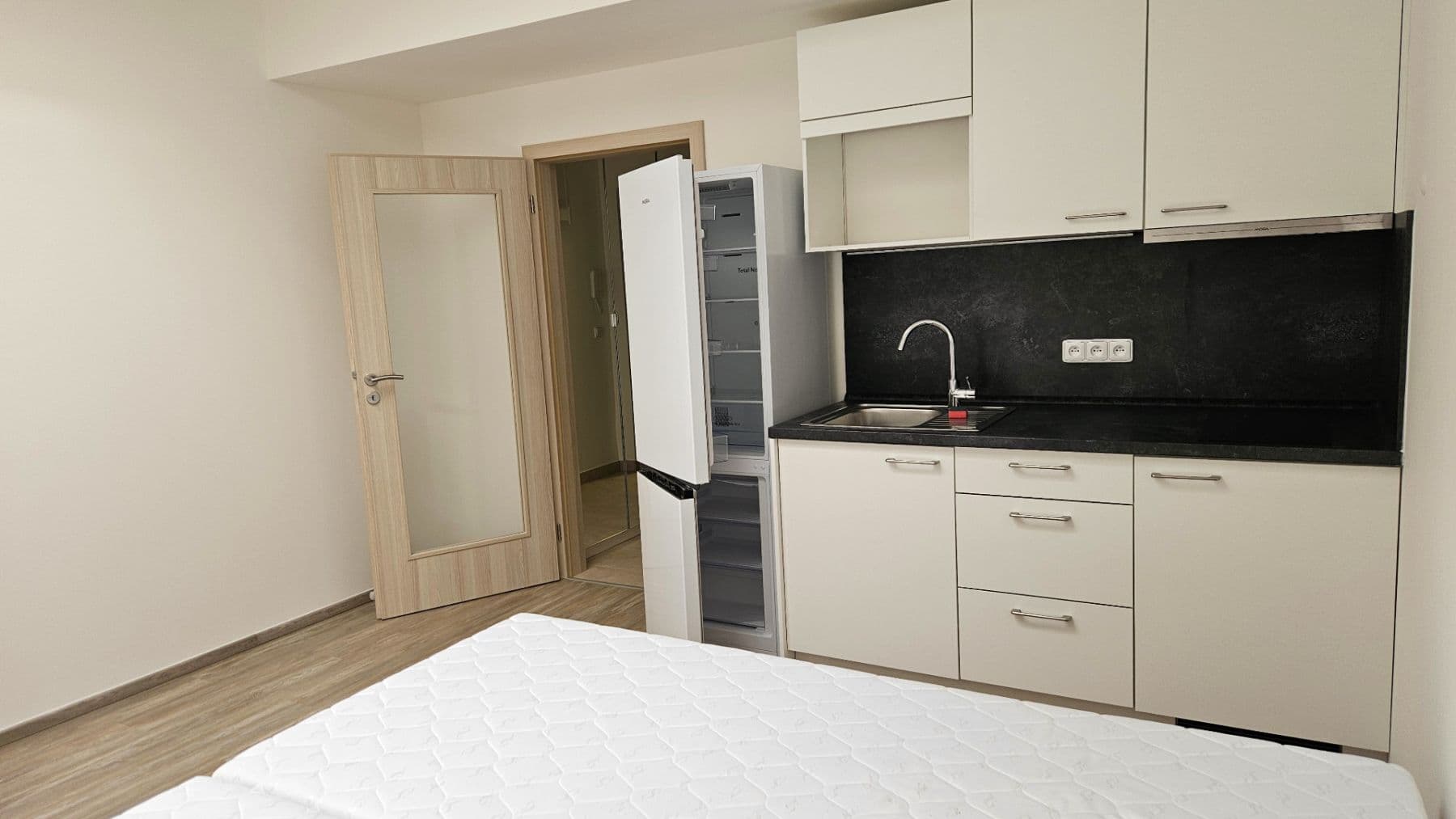 Prenájom bytu 1-izbový 23 m², Sinkulova, Praha, Praha Prenájom bytu 1-izbový 23 m², Sinkulova, Praha, Praha