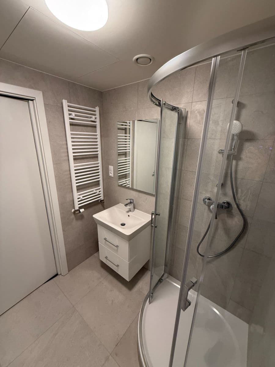 Prenájom bytu 1-izbový 32 m², Poděbradská, Praha, Praha Prenájom bytu 1-izbový 32 m², Poděbradská, Praha, Praha