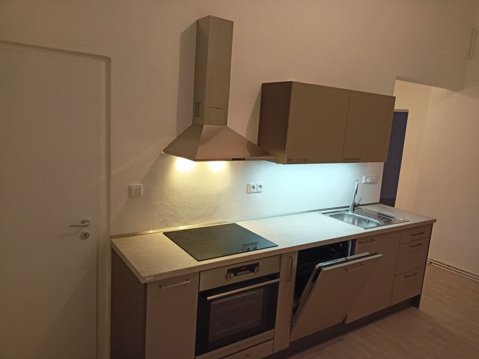 Prenájom bytu 2-izbový 62 m², Korunovační, Praha, Praha Prenájom bytu 2-izbový 62 m², Korunovační, Praha, Praha