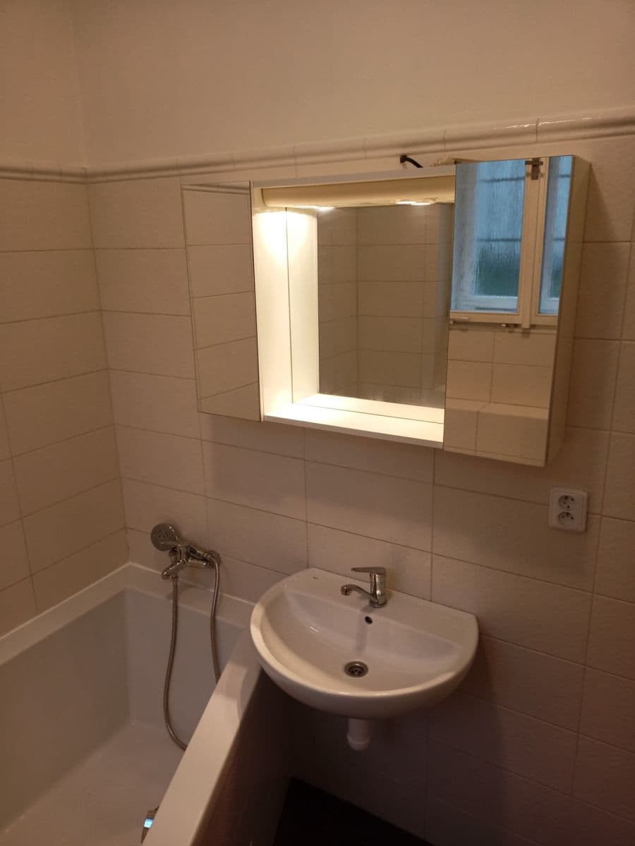 Prenájom bytu 2-izbový 62 m², Korunovační, Praha, Praha Prenájom bytu 2-izbový 62 m², Korunovační, Praha, Praha