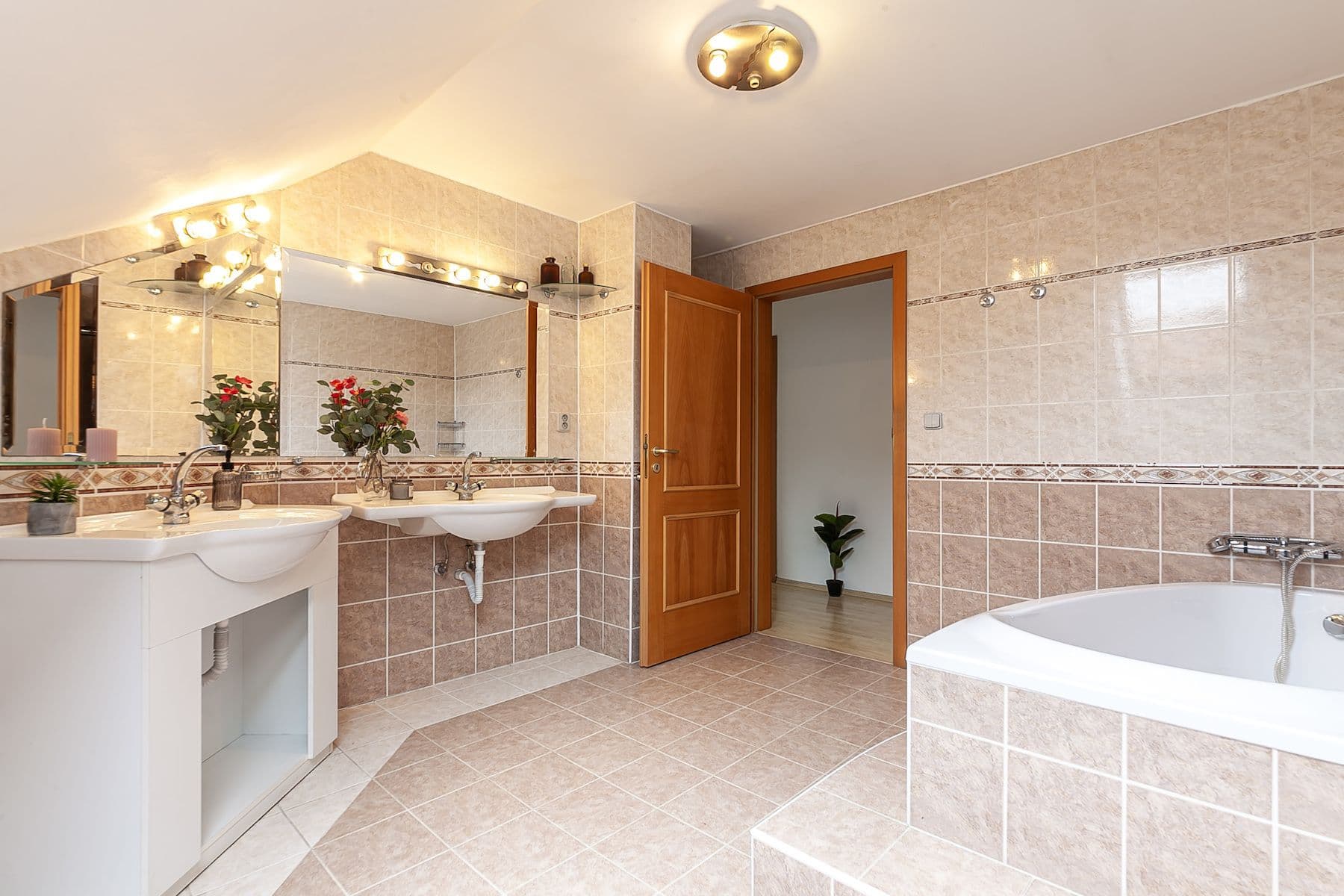 Predaj domu 152 m², pozemek 3.220 m², Na Červeném Hrádku, Sedlčany, Středočeský kraj Predaj domu 152 m², pozemek 3.220 m², Na Červeném Hrádku, Sedlčany, Středočeský kraj