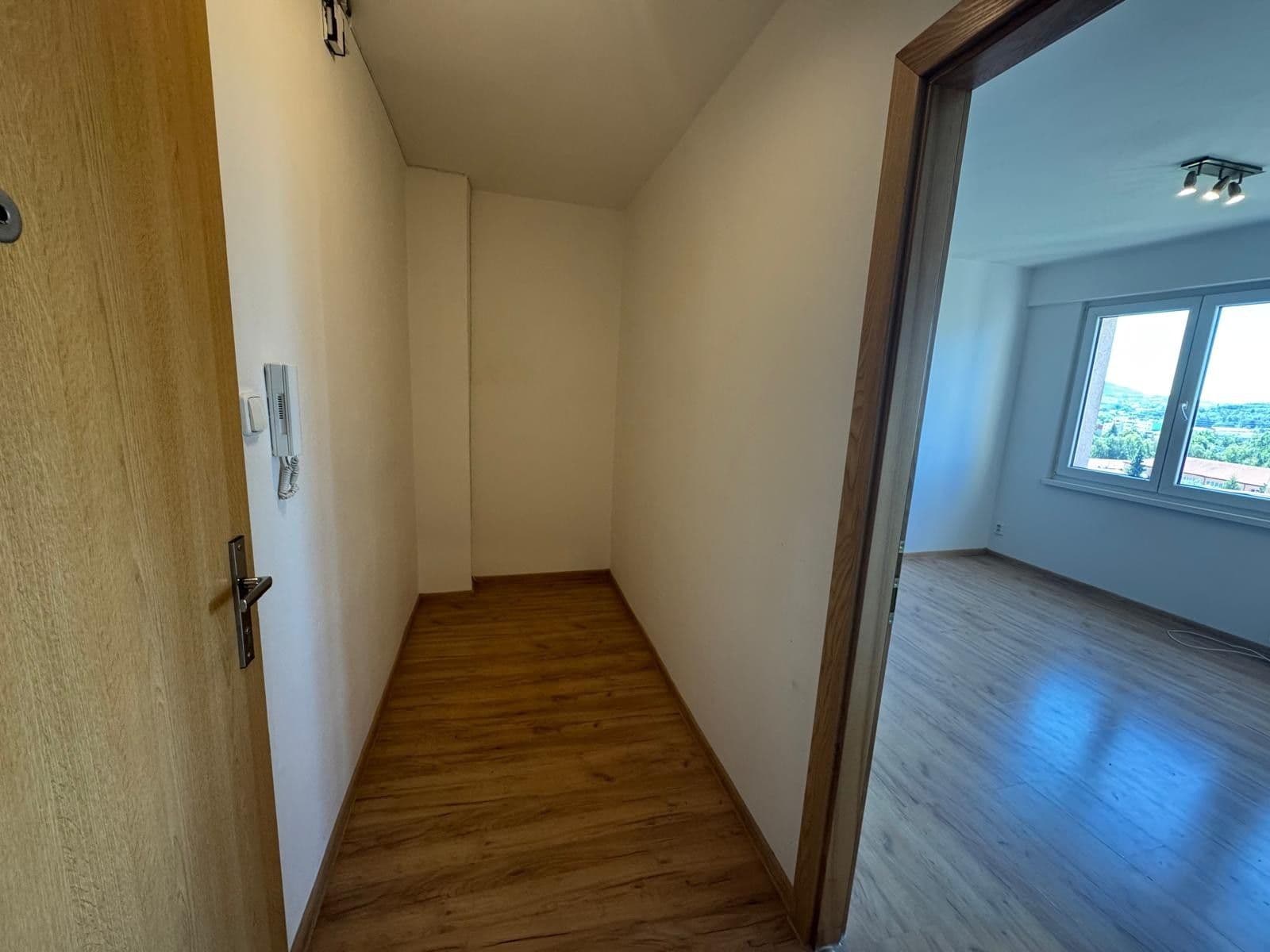 Prenájom bytu 1-izbový 29 m², Jaroslava Lohrera, Frýdek-Místek, Moravskoslezský kraj Prenájom bytu 1-izbový 29 m², Jaroslava Lohrera, Frýdek-Místek, Moravskoslezský kraj