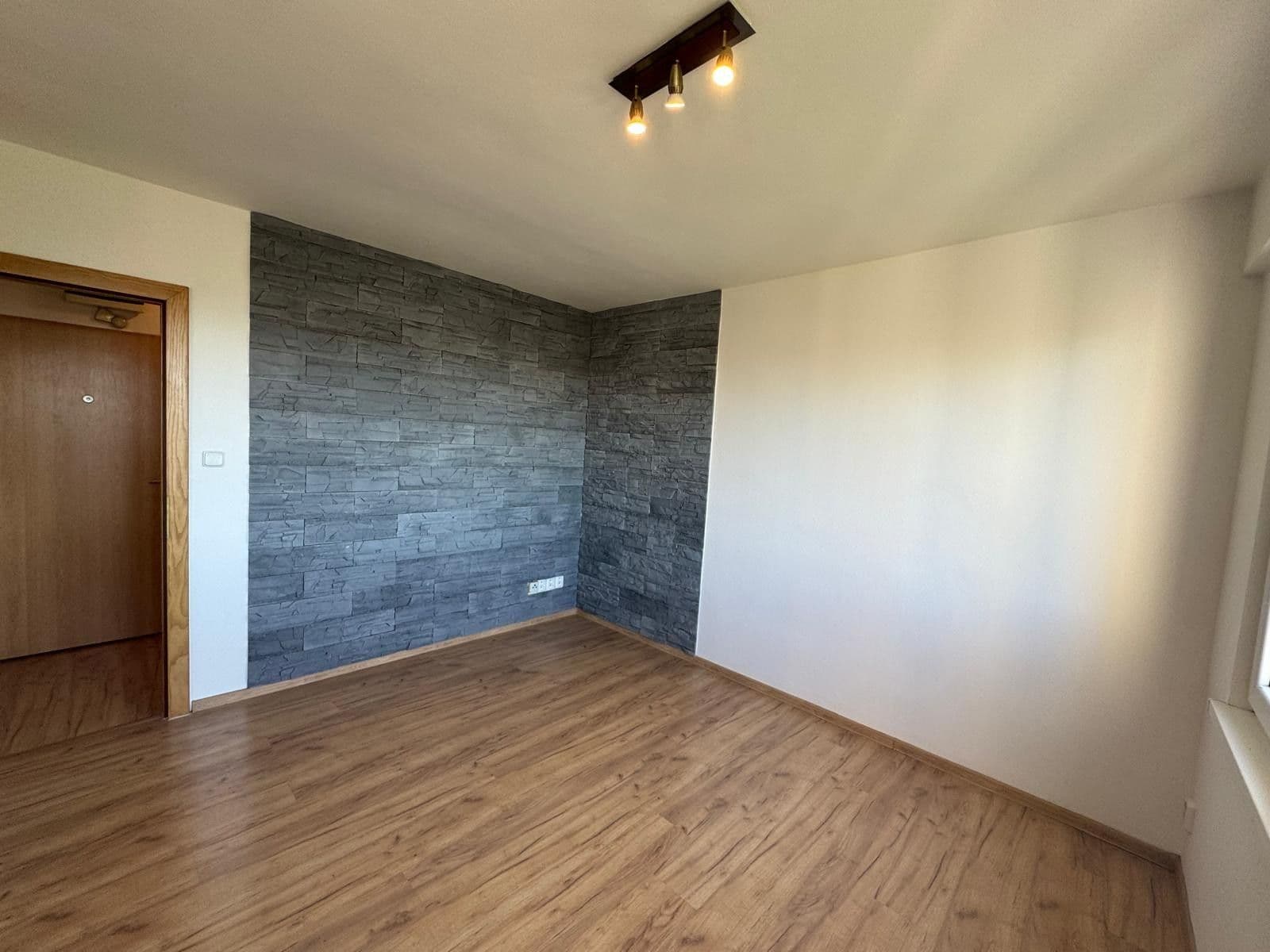 Prenájom bytu 1-izbový 29 m², Jaroslava Lohrera, Frýdek-Místek, Moravskoslezský kraj Prenájom bytu 1-izbový 29 m², Jaroslava Lohrera, Frýdek-Místek, Moravskoslezský kraj