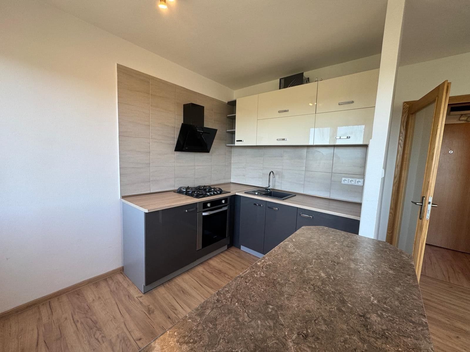 Prenájom bytu 1-izbový 29 m², Jaroslava Lohrera, Frýdek-Místek, Moravskoslezský kraj Prenájom bytu 1-izbový 29 m², Jaroslava Lohrera, Frýdek-Místek, Moravskoslezský kraj