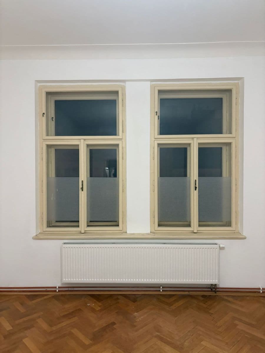 Prenájom bytu 4-izbový 26 m², Mánesova, Praha, Praha Prenájom bytu 4-izbový 26 m², Mánesova, Praha, Praha