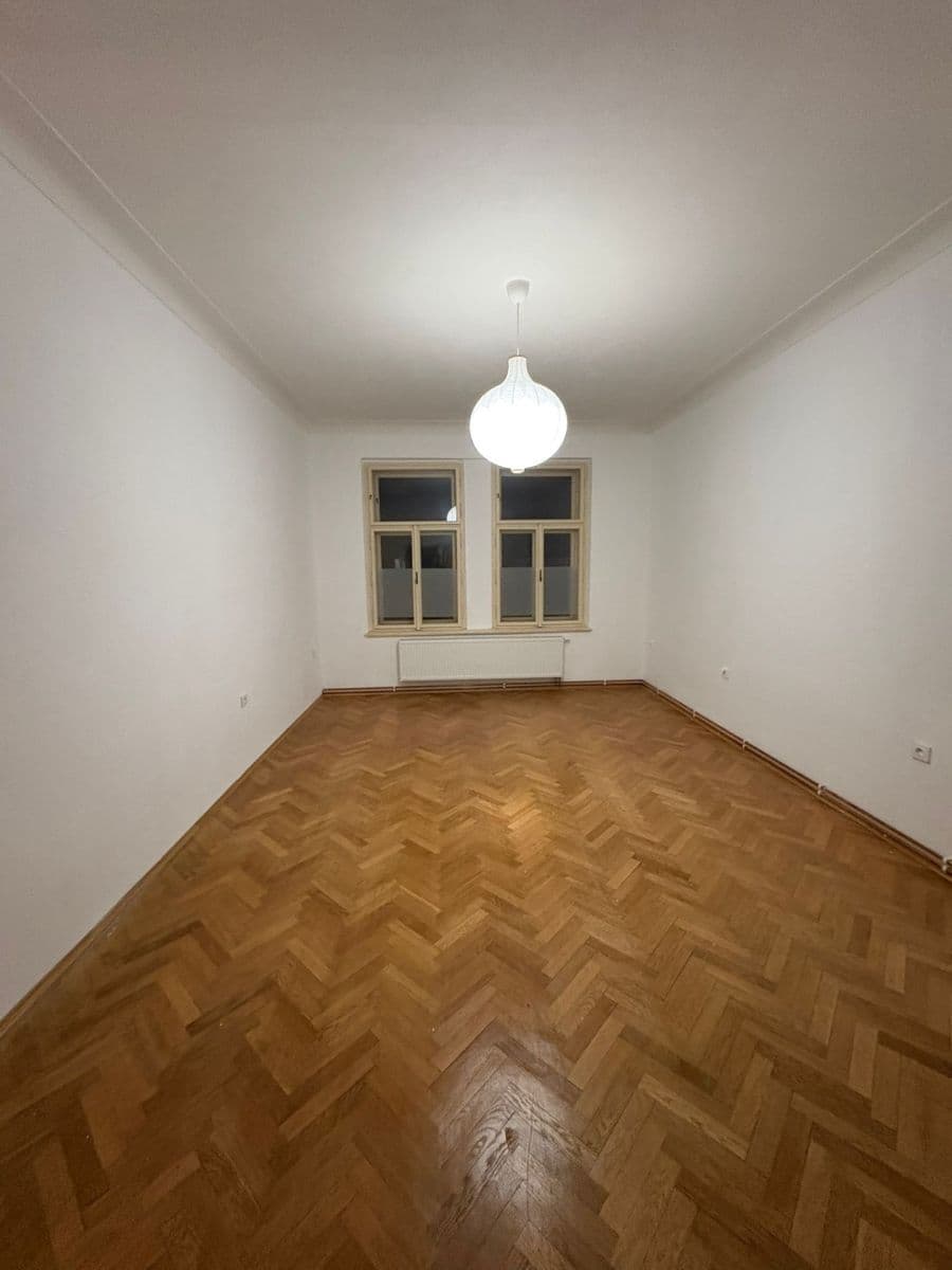 Prenájom bytu 4-izbový 26 m², Mánesova, Praha, Praha Prenájom bytu 4-izbový 26 m², Mánesova, Praha, Praha