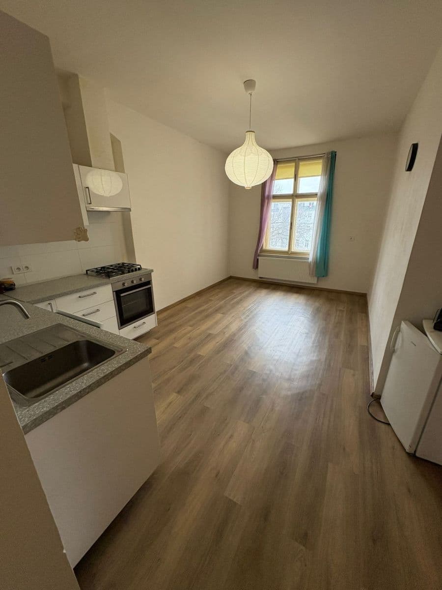 Prenájom bytu 4-izbový 26 m², Mánesova, Praha, Praha Prenájom bytu 4-izbový 26 m², Mánesova, Praha, Praha