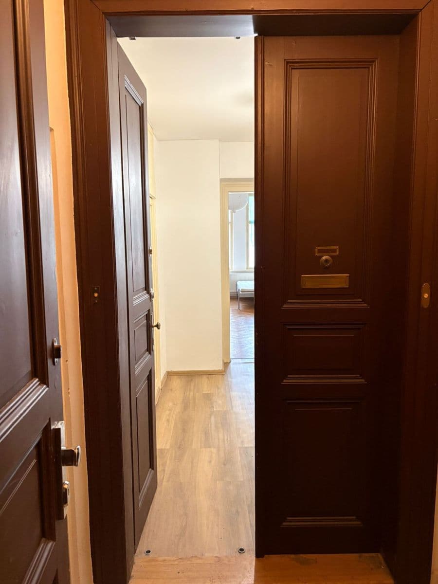 Prenájom bytu 4-izbový 26 m², Mánesova, Praha, Praha Prenájom bytu 4-izbový 26 m², Mánesova, Praha, Praha