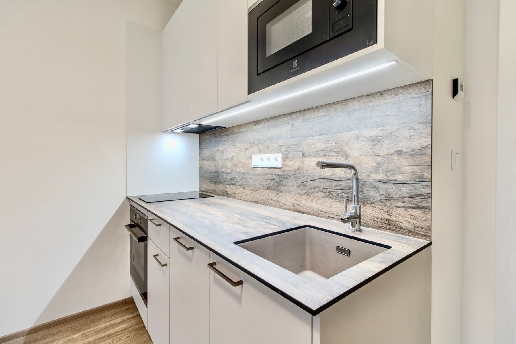 Prenájom bytu 1-izbový 30 m², Poděbradská, Praha, Praha Prenájom bytu 1-izbový 30 m², Poděbradská, Praha, Praha