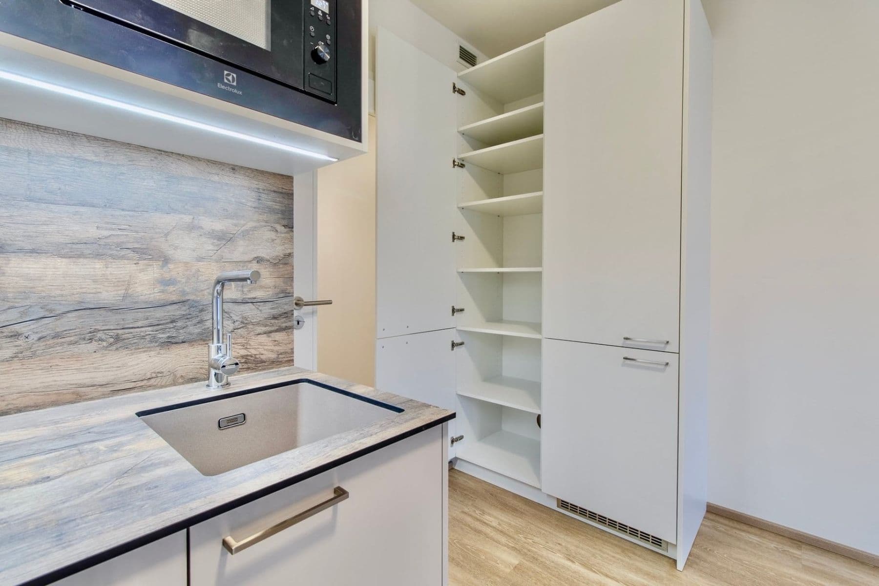 Prenájom bytu 1-izbový 30 m², Poděbradská, Praha, Praha Prenájom bytu 1-izbový 30 m², Poděbradská, Praha, Praha