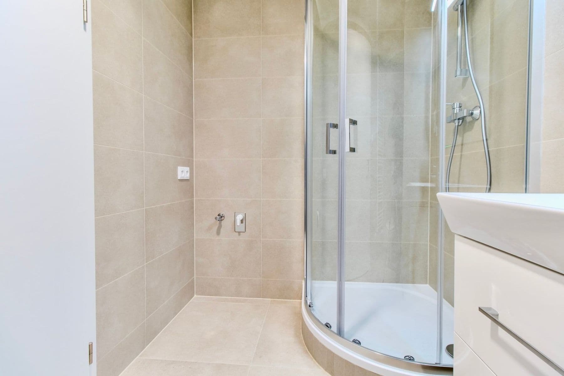 Prenájom bytu 1-izbový 30 m², Poděbradská, Praha, Praha Prenájom bytu 1-izbový 30 m², Poděbradská, Praha, Praha