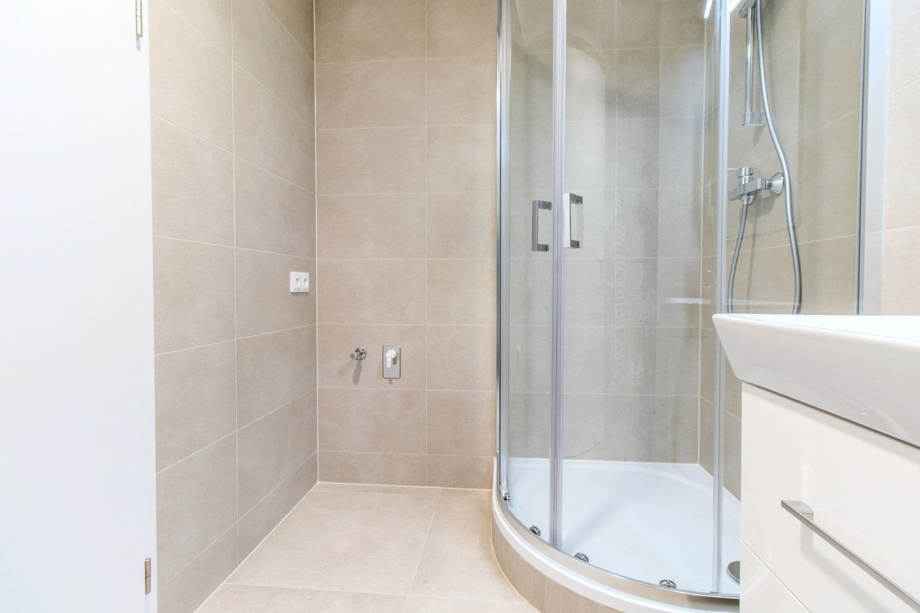 Prenájom bytu 1-izbový 30 m², Poděbradská, Praha, Praha Prenájom bytu 1-izbový 30 m², Poděbradská, Praha, Praha