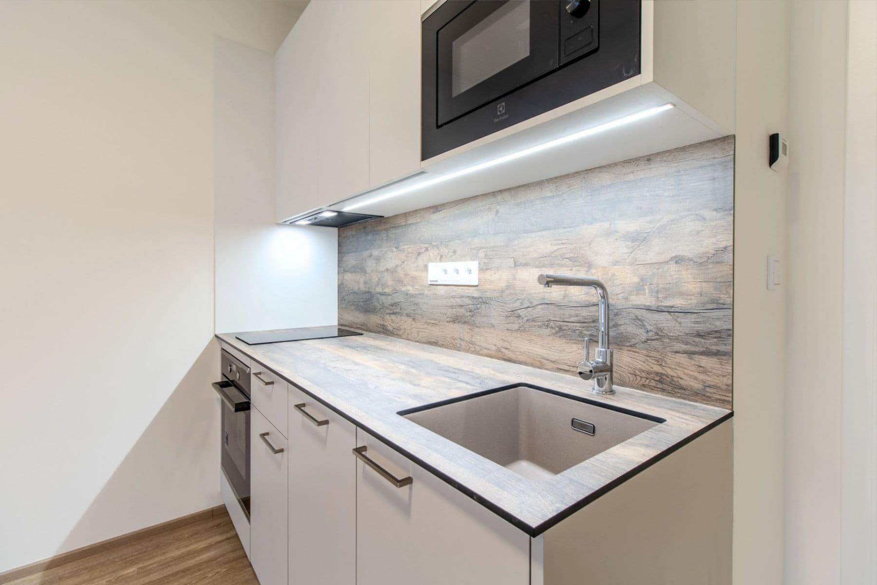 Prenájom bytu 1-izbový 30 m², Poděbradská, Praha, Praha Prenájom bytu 1-izbový 30 m², Poděbradská, Praha, Praha