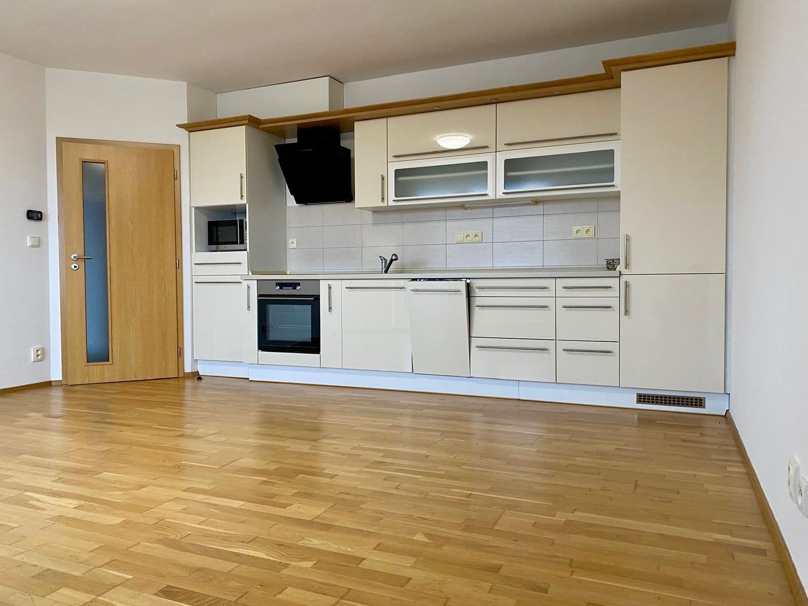 Prenájom bytu 2-izbový 58 m², Břeclavská, Praha, Praha Prenájom bytu 2-izbový 58 m², Břeclavská, Praha, Praha
