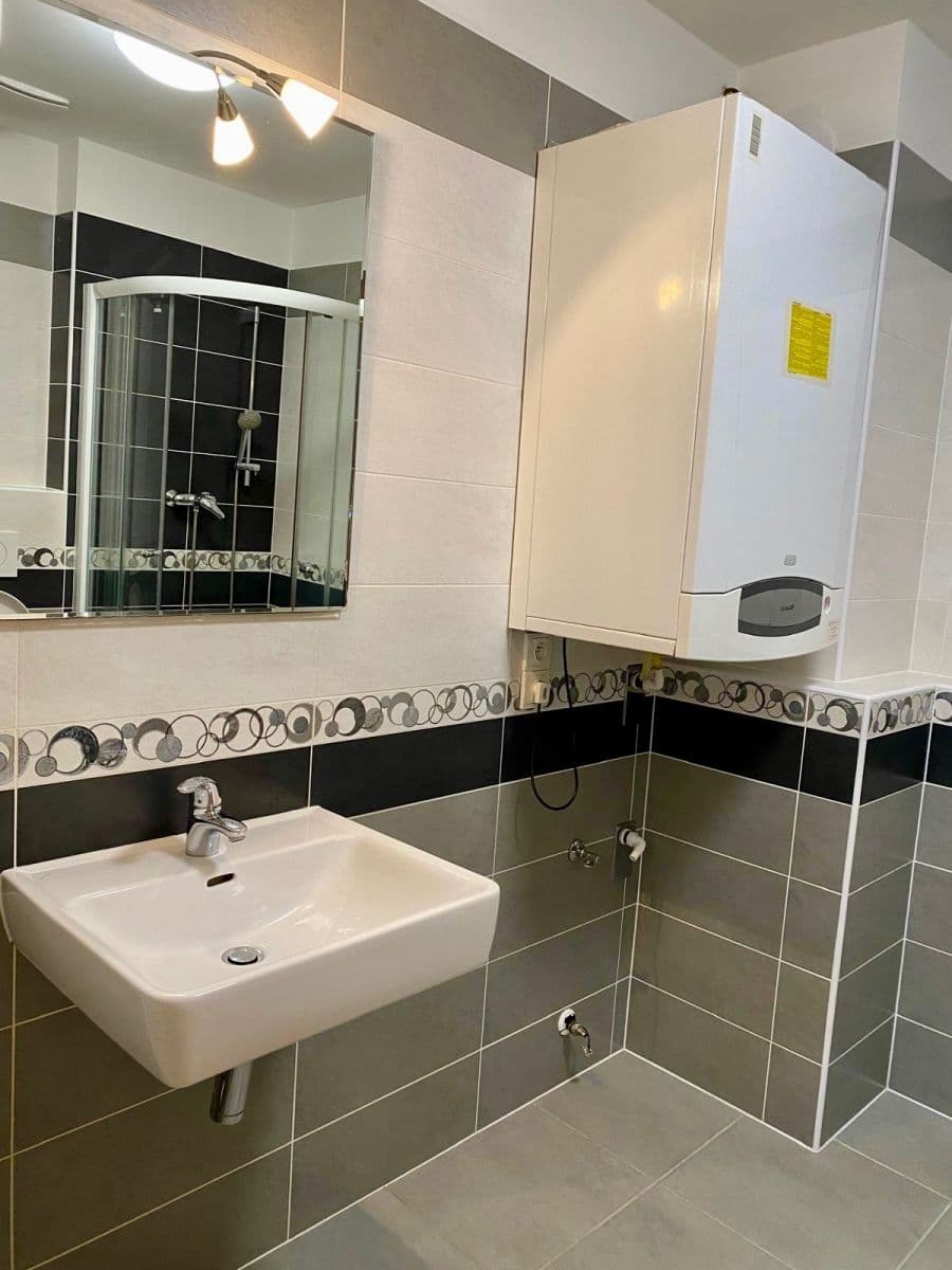 Prenájom bytu 2-izbový 58 m², Břeclavská, Praha, Praha Prenájom bytu 2-izbový 58 m², Břeclavská, Praha, Praha