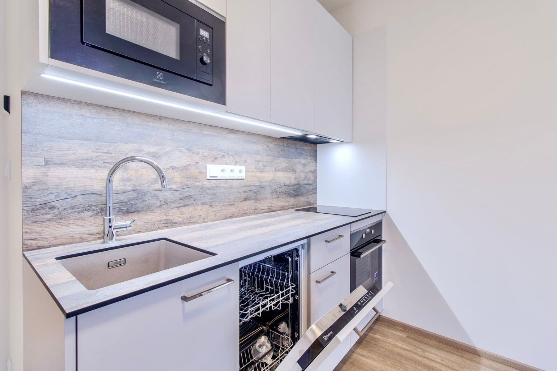 Prenájom bytu 1-izbový 30 m², Poděbradská, Praha, Praha Prenájom bytu 1-izbový 30 m², Poděbradská, Praha, Praha